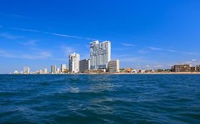 Courtyard By Marriott Mazatlan Beach Resort